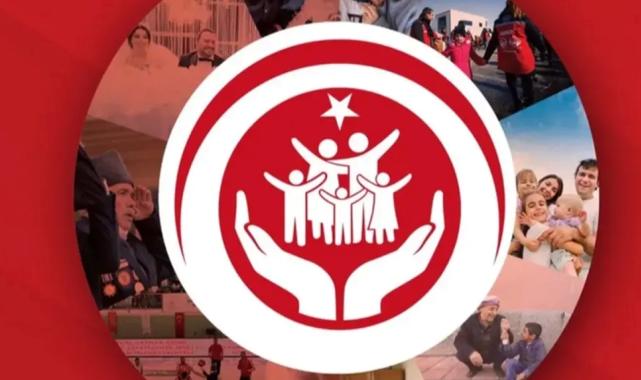 Bakanlıktan örnek yaklaşım... Panoya zarar veren gençlerle sağduyulu çözüm