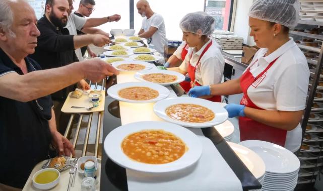 Bakırköy Kent Lokantası’nda Zeyrek için hayır yemeği