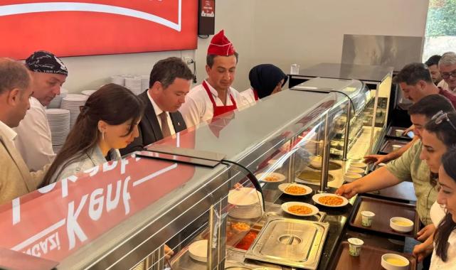 Bursa Osmangazi'de Ferdi Zeyrek anısına yemek ikramı