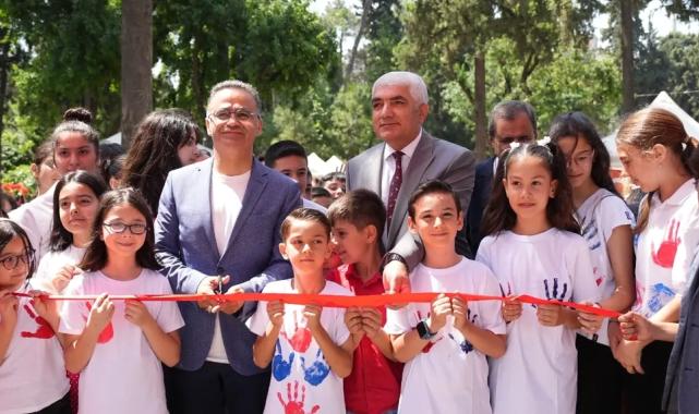 İzmir’de ''Küçük Eller Güçlü Kalemler” kitap fuarı coşkuyla açıldı
