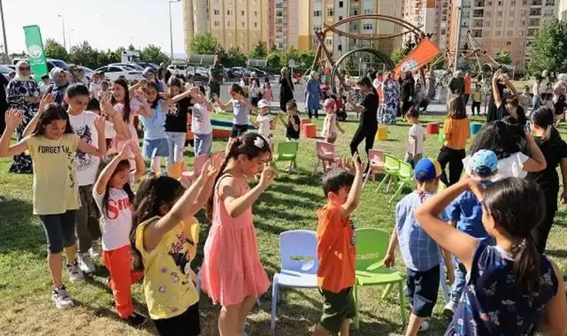 Kayseri Talas Belediyesi'nden çocuklara karne hediyesi