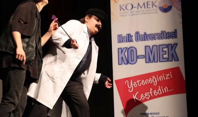 KO-MEK kursiyerlerine sahnede tam not