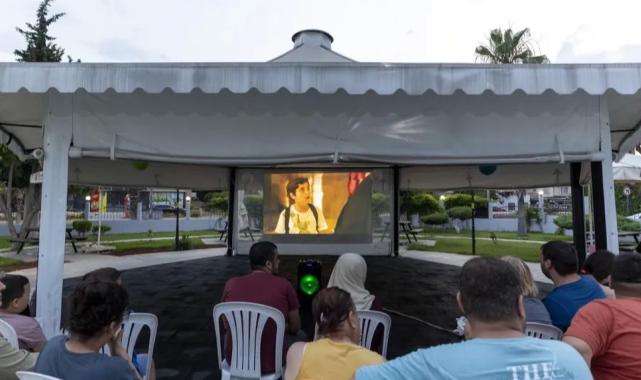 Mersin’de engelsiz sinema keyfi sürüyor