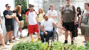 Avrupalı öğrenciler Osmangazi’de fide dikti