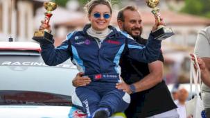 Engelli kadın ralliciden çifte podyum
