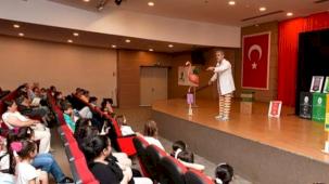 İzmir Çiğli’de çocuklara geri dönüşüm bilinci oyunla aşılandı