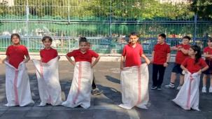 İzmir'de Geleneksel Çocuk Oyunları Şenliği coşkuyla geçti