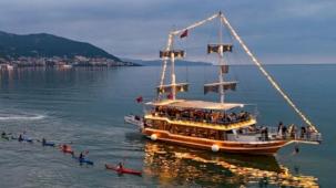 Karadeniz kanolarla renklendi