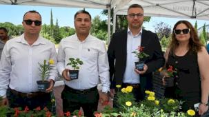 Manisa'da bayramlık çiçekler Büyükşehir'den