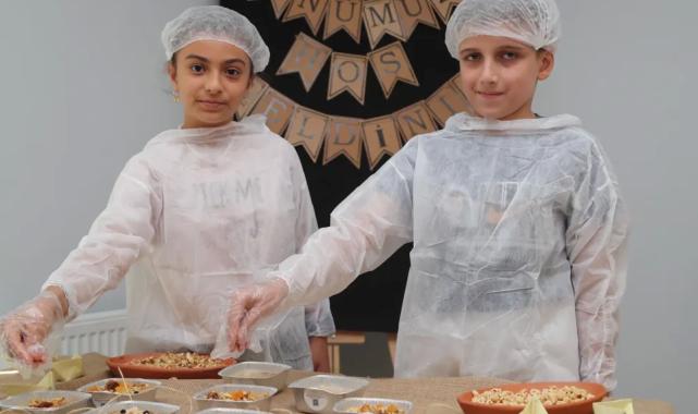 Gebze Arapçeşme'de aşure ikramı