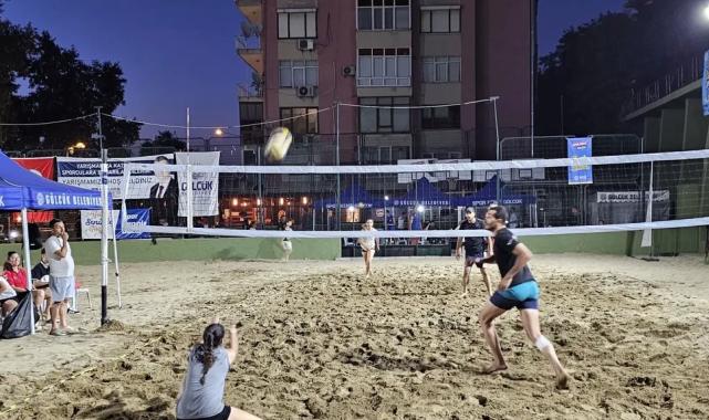Kocaeli Gölcük’te plaj voleybolu turnuvası büyükler kategorisinde sona erdi