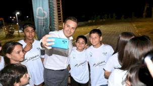 Ahmet Akın'dan Balıkesirli çocuklara tatil hediyesi