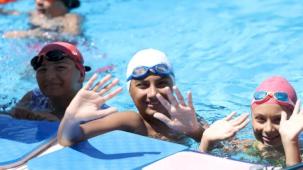 Bursa'da minik kulaçlar ikinci dönemi tamamladı