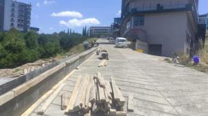 İzmit'te Kabaoğlu’nda parapet çalışması