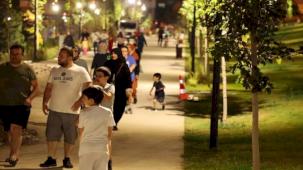 Kayseri Talas'ta millet açılmadan bahçesine akın etti