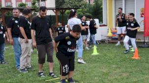 Kocaeli İzmit'te otizmli bireyler sahada kalplere dokundu