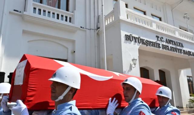 Antalya'da eski başkan son yolculuğuna uğurlandı!