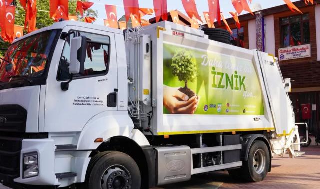 Bursa İznik'e bakanlıktan hibe çöp kamyonu