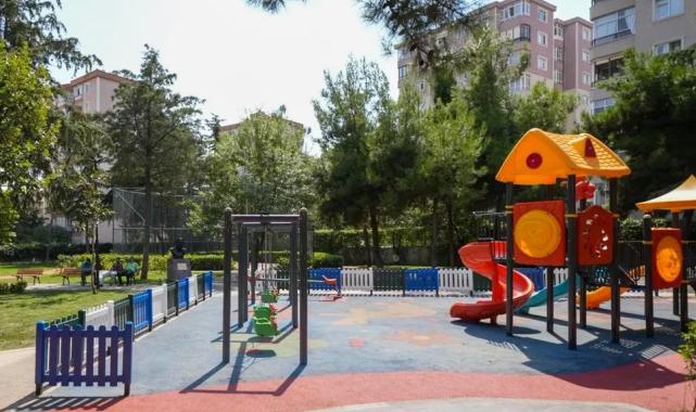 İstanbul Maltepe'de Cemal Süreya Parkı sil baştan yenilendi
