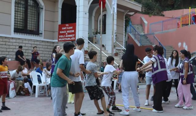 İzmit'in mahallelerinde geleneksel şenlikte binlerce çocuk buluştu