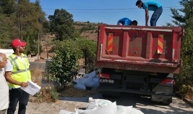 Kocaeli Büyükşehir'den üreticiye tavuk yemi ve ekipman desteği