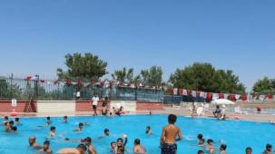 Belediye havuzlarında 152 bin kişi yüzdü