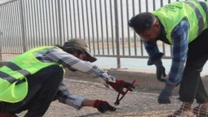 Sulama kanalında can güvenliği için tel örgü önlemi