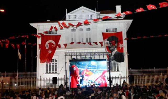 12 Dev Adam’ın final zaferi Mütareke Meydanı’nda kutlandı