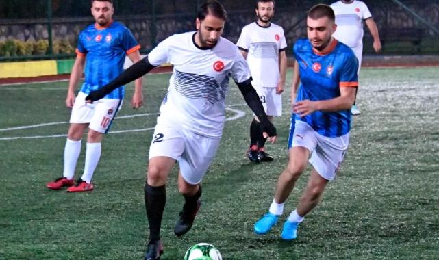 Bursa Osmangazi’de Geleneksel Halı Saha Turnuvası başladı