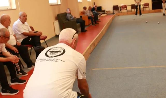 Bursa’da huzurevi sakinlerinden dostluk maçı