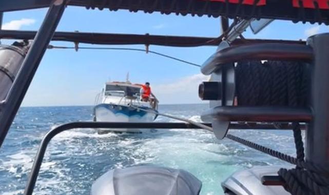 Kınalıada açıklarında makine arızalı tekne kurtarıldı