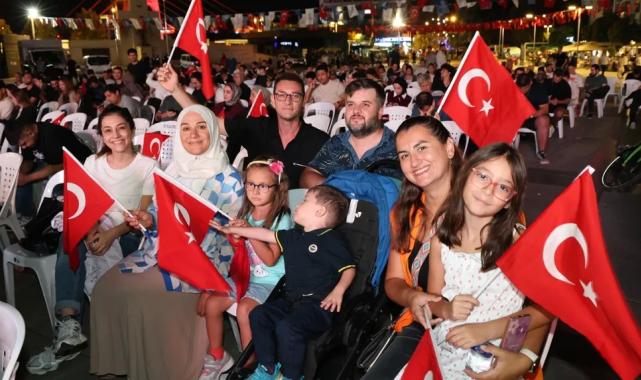 Kocaelililer, mili coşkuyu dev ekranda yaşadı