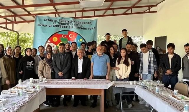 Memduh Büyükkılıç Türk Dünyası gençleriyle buluştu