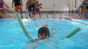 Denizli’de miniklere ücretsiz yüzme kursu