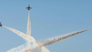 İzmir semalarında 'kurtuluş' coşkusu