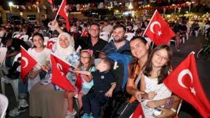 Kocaelililer, mili coşkuyu dev ekranda yaşadı