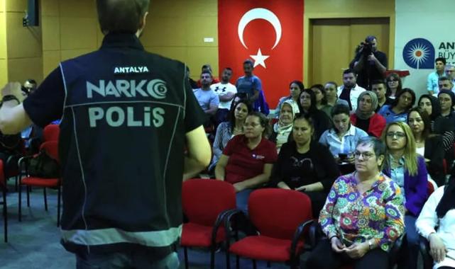 Antalya Büyükşehir'e madde bağımlılığı ile mücadele eğitimi