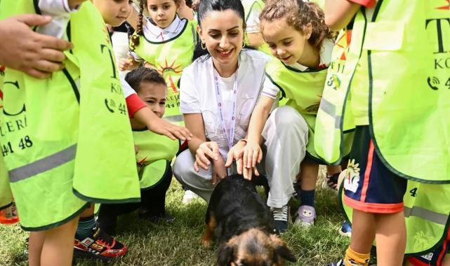 Çocuklar patili dostlarıyla buluştu