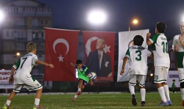 Denizli'de Gençler “Cumhuriyet” için sahaya çıktı