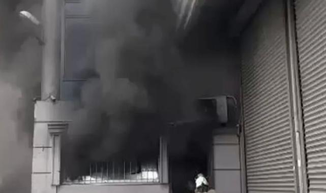 İstanbul Eyüpsultan’da iş hanında depo yangını!