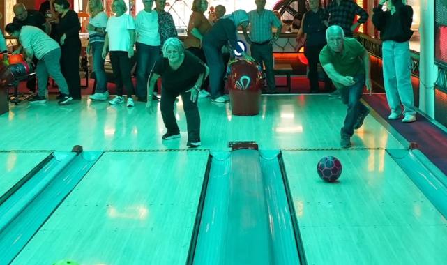 İstanbul Maltepe’de Yaşlılar Günü'nde bowling eğlencesi
