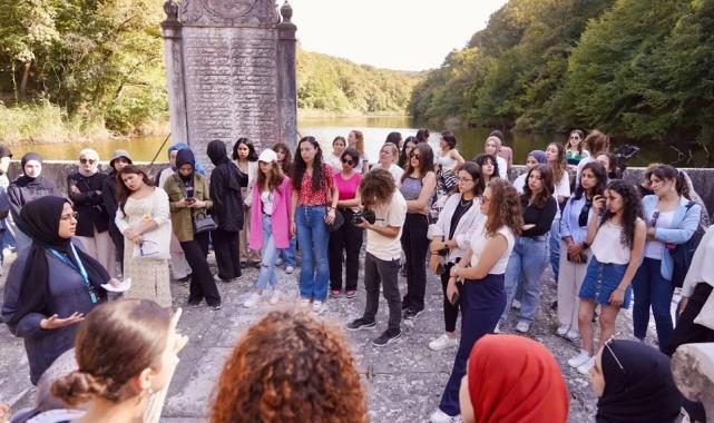 İstanbul'da binlerce kız öğrencinin geleceği aydınlanıyor