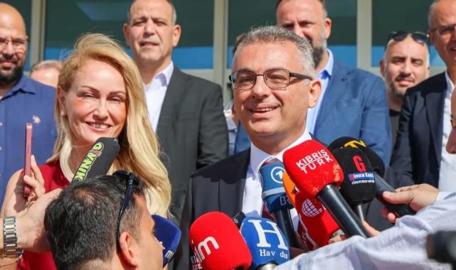 KKTC'nin 6. Cumhurbaşkanı mazbatasını aldı... Yemin töreni 24 Ekim'de