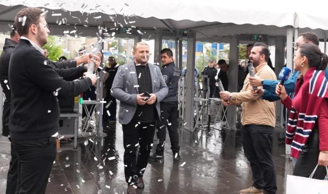 Kocaeli Kitap Fuarı’nda 1 milyonuncu ziyaretçiye konfetili karşılama