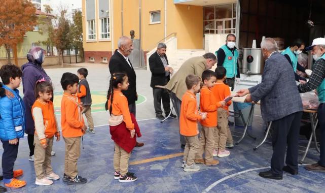 Konya Karaman'da Cansuyu Derneği'nden çorba ikramı