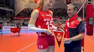 Voleybolun yıldızlarından İzmir İtfaiyesi’ne teşekkür