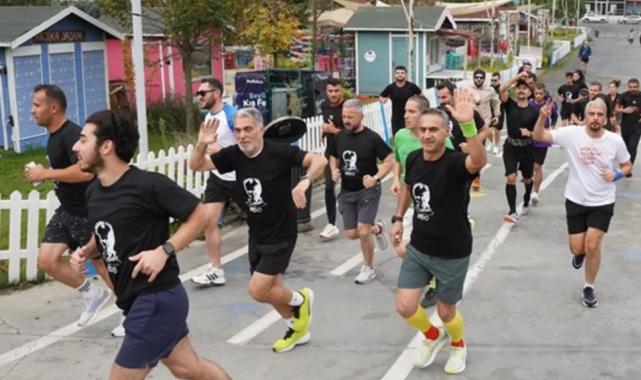 İstanbul Beylikdüzü'nde yüzlerce kişi Ata'ya saygıya koştu