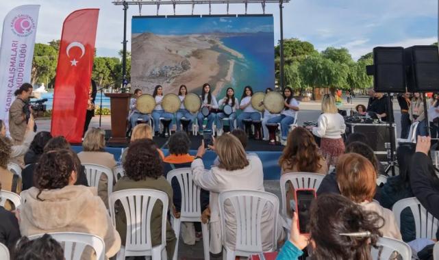 İzmir’de kadınlardan ''Buradayım, iyiyim'' mesajı