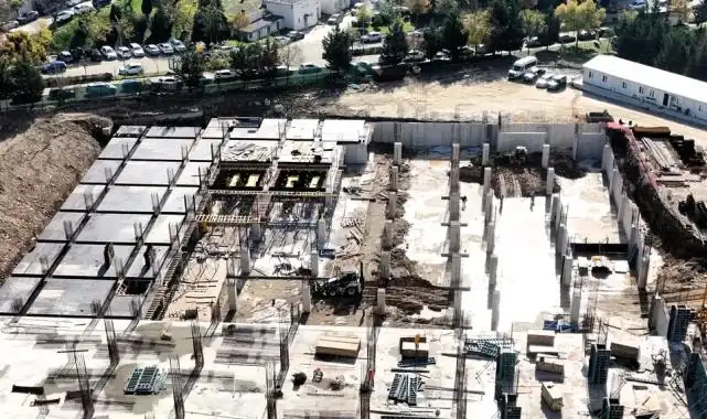 Kocaeli Umuttepe Kampüsü'nde camii ve otopark inşaatı yükseliyor