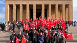 Maltepeli öğrenciler istedi, yerel yönetim Anıtkabir’e götürdü